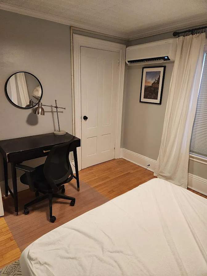Kaiser Mons's room
