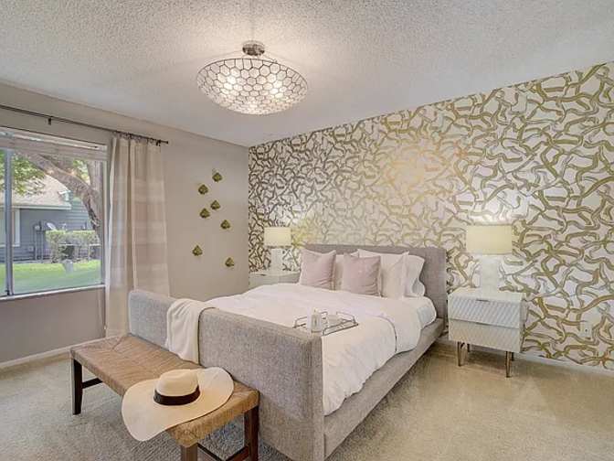 Leona's room