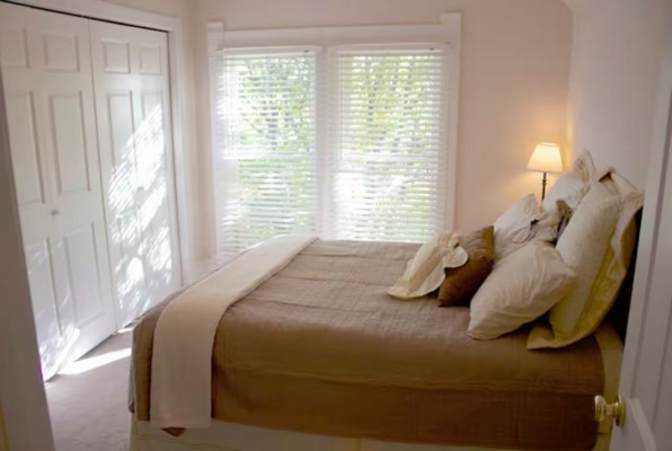Leslie's room