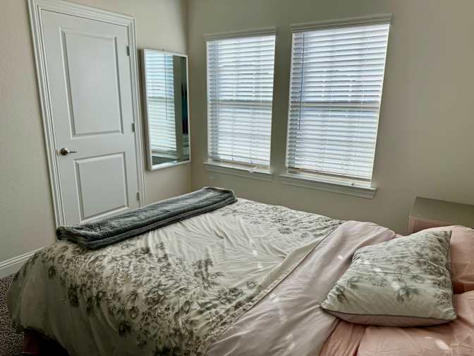 OYINDA's room