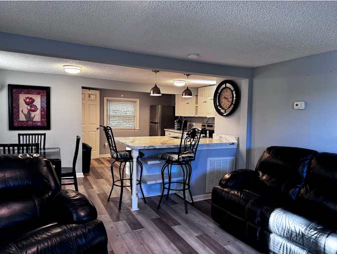 Alcove Rooms's room