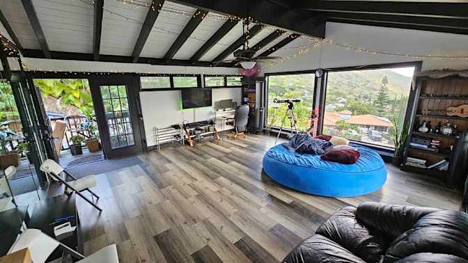 Ali Moped's room