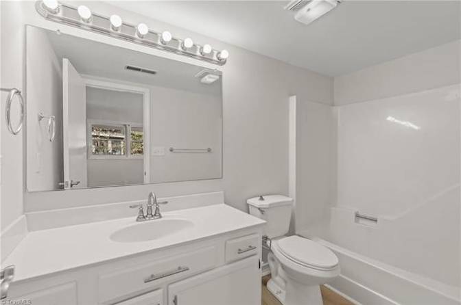 Alcove Rooms's room