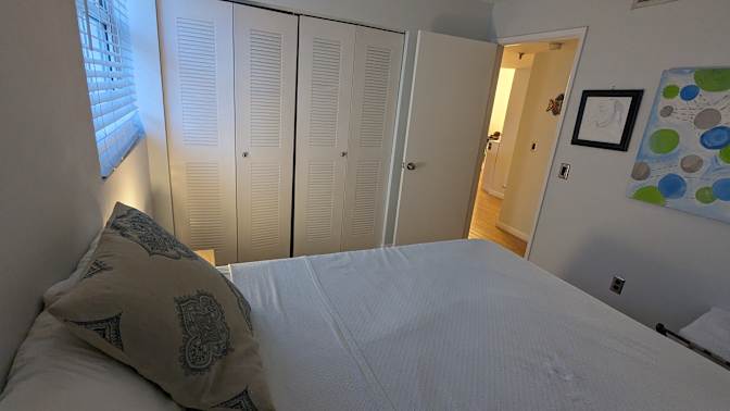 Juan M Vargas's room