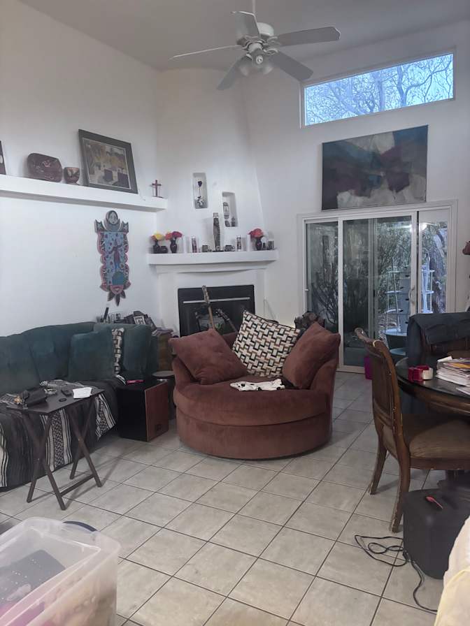 Candace Thomas-Apodaca's room