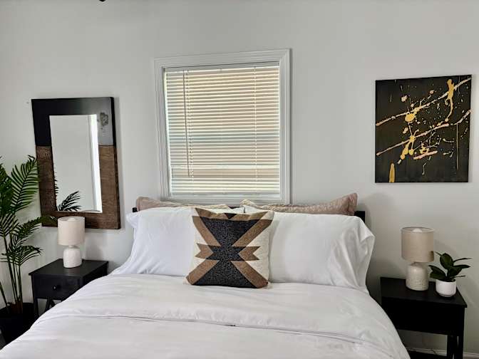 Alcove Rooms's room