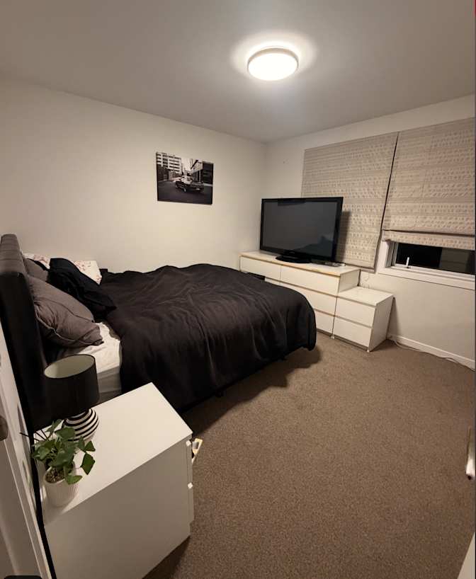 aaron's room