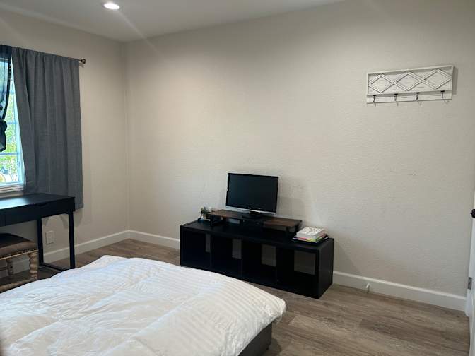 Hoa's room