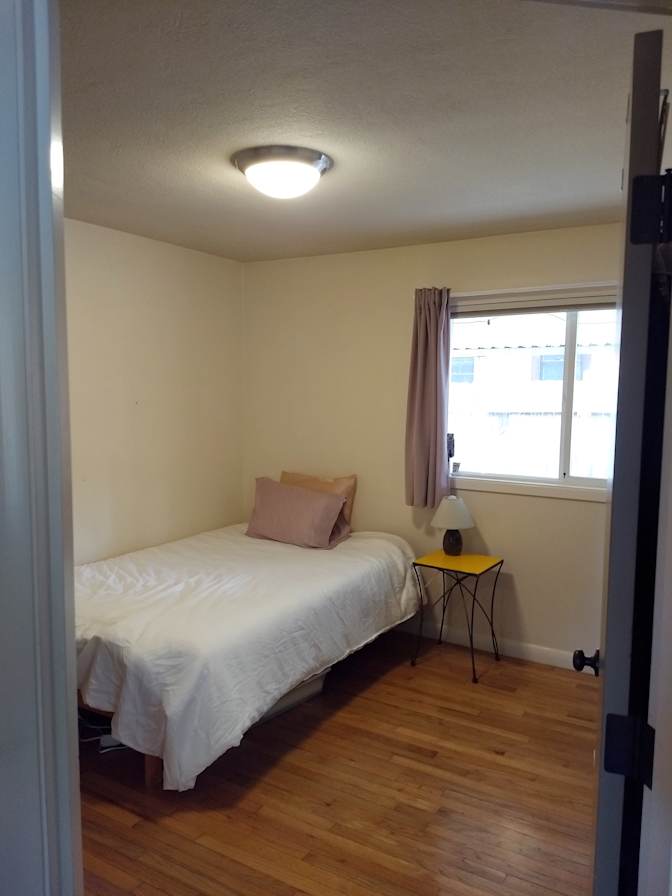 Cozy Brooklyn House's room