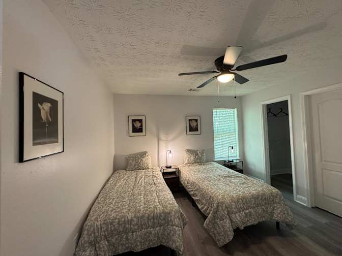 Alcove Rooms's room