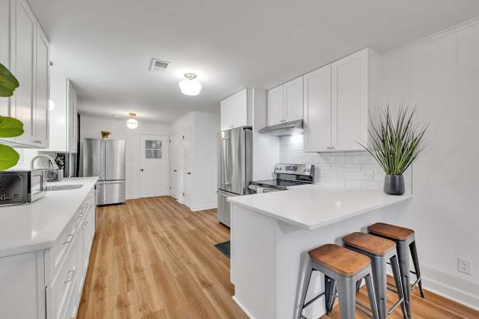 lifedoorrentals's room