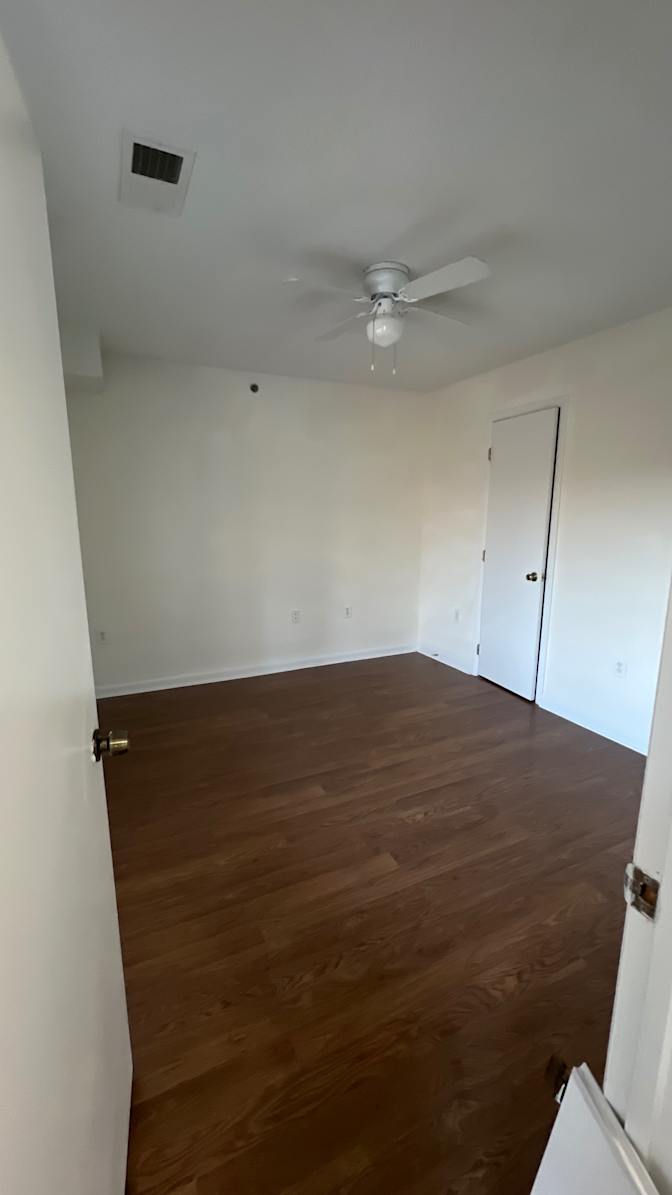 Alcove Rooms's room