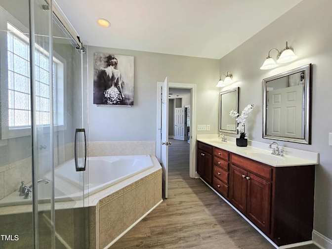 Alcove Rooms's room