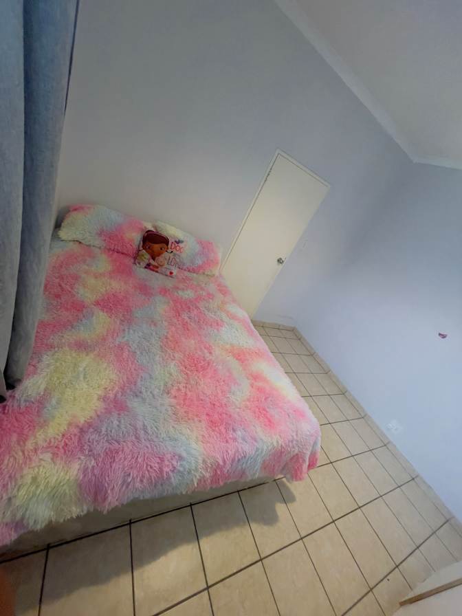 Lisa's room