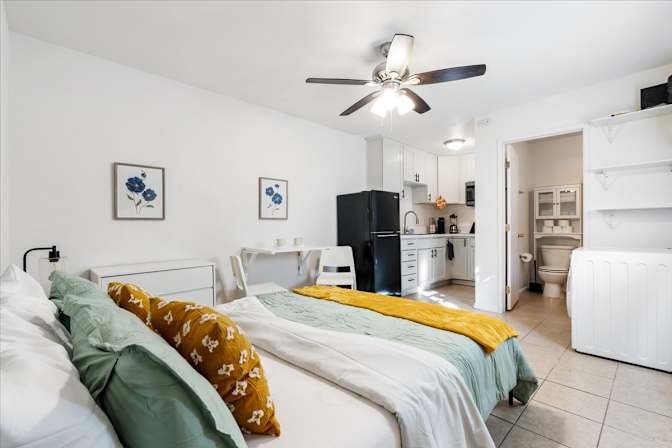 Vincent R's room