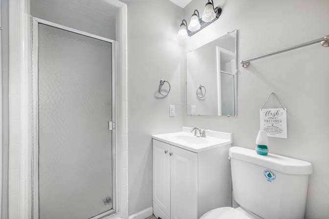 lifedoorrentals's room