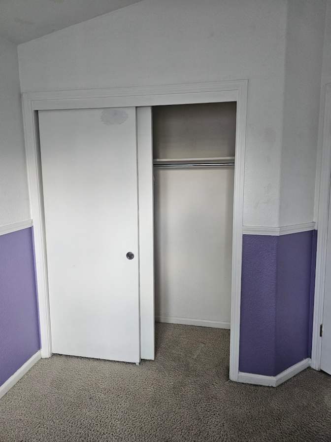 Glo Reyes's room
