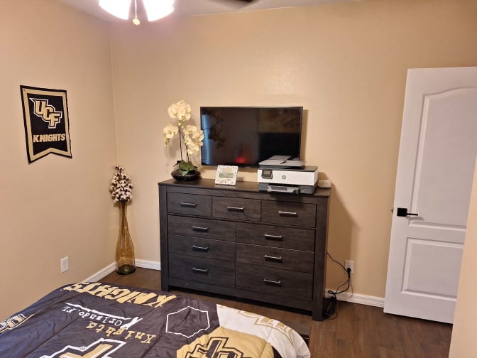 Thomas's room