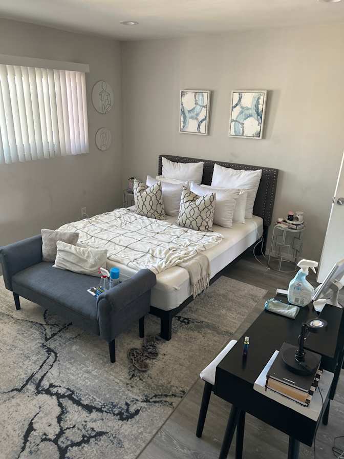 Claudia Guizar's room
