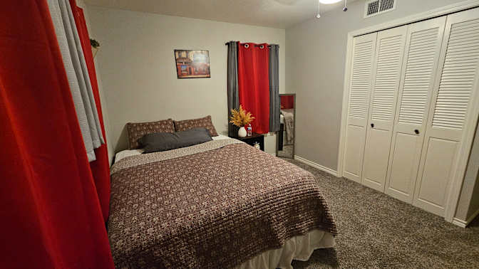 Quiet North Central Home's room