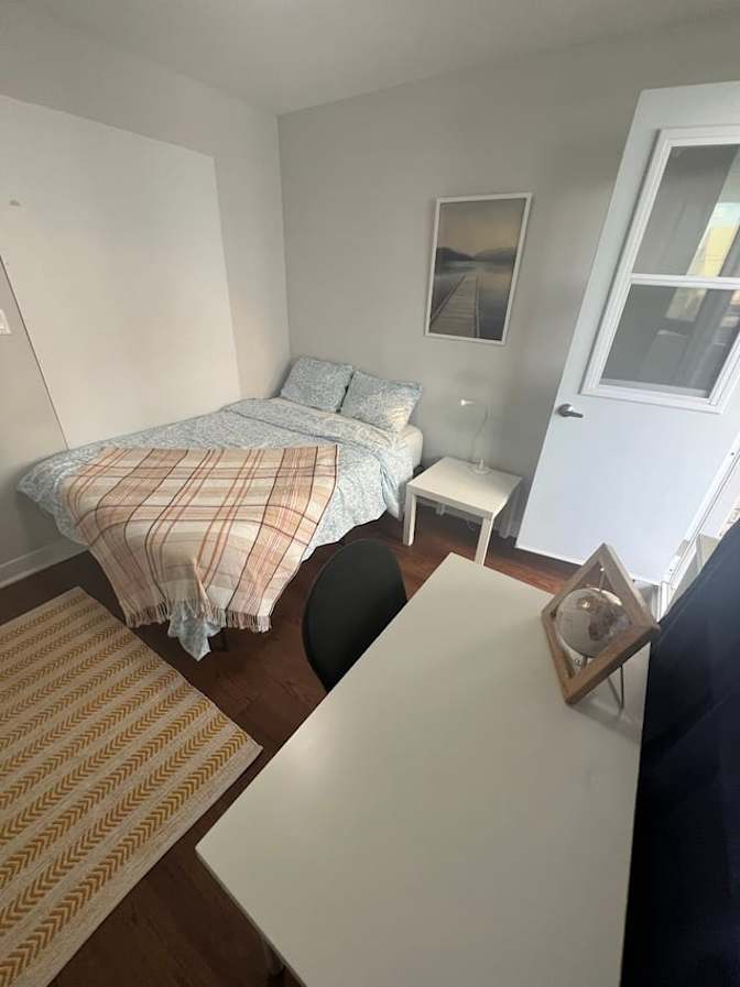 Arslan Busra Sky's room