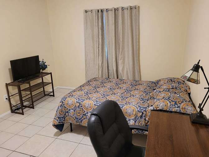 Room For Rent's room