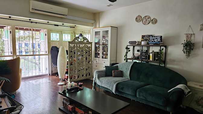Zaris's room