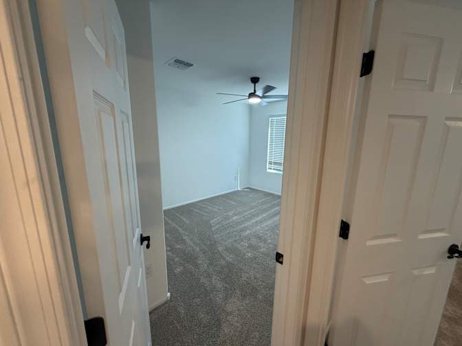 Derek Smith's room