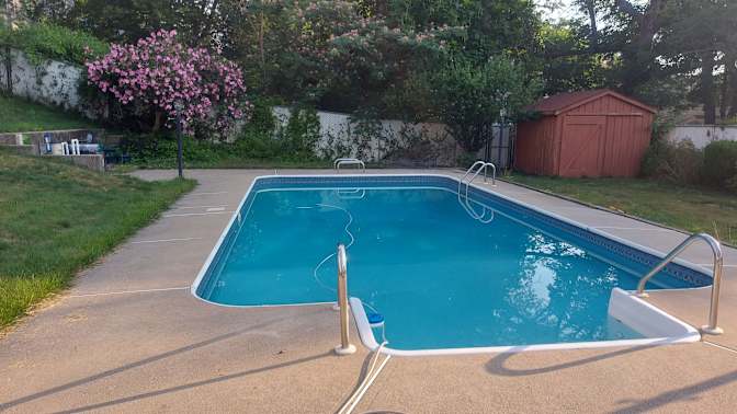Westwood Poolhouse's room