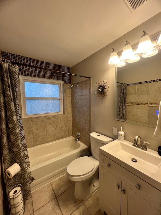 Cincy Furnished Stays's room