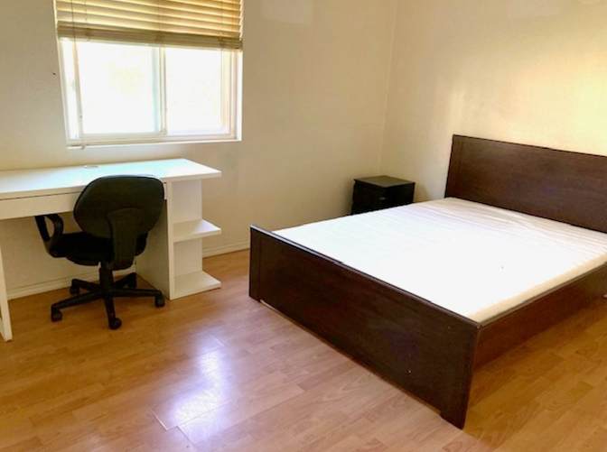 Jules's room