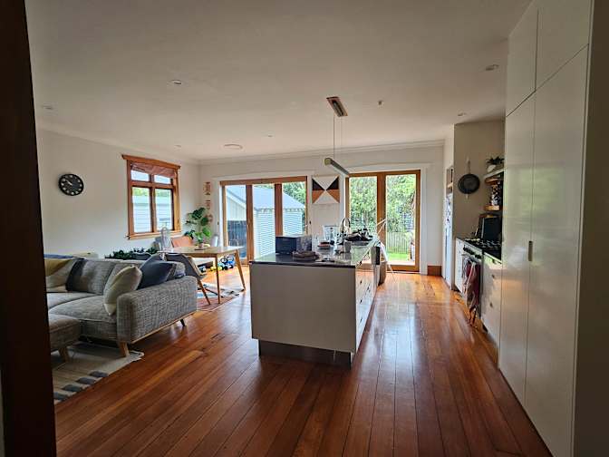 Fernlea Ave's room