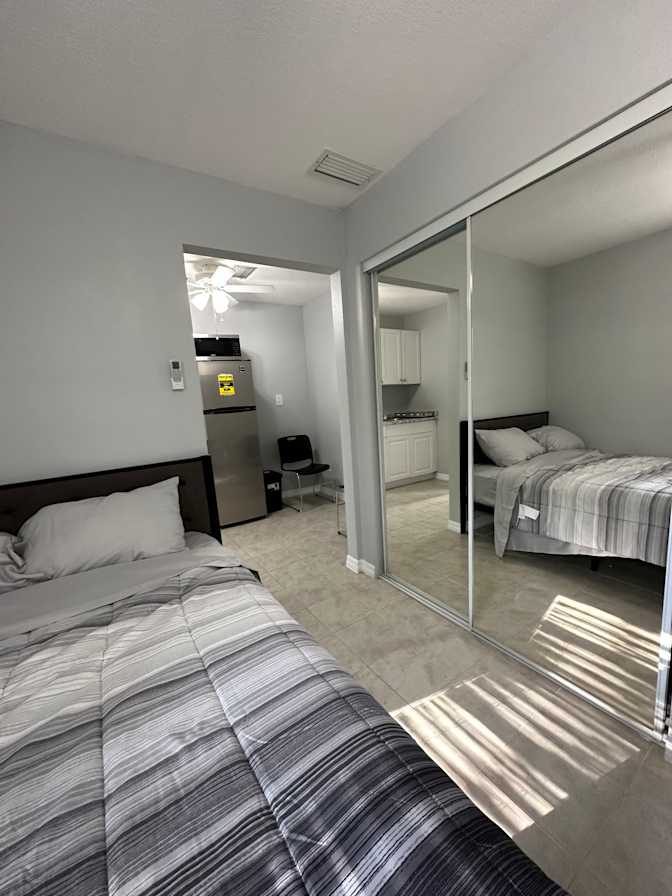 Yossi's room