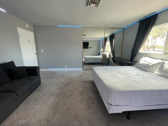 Chenoa's room