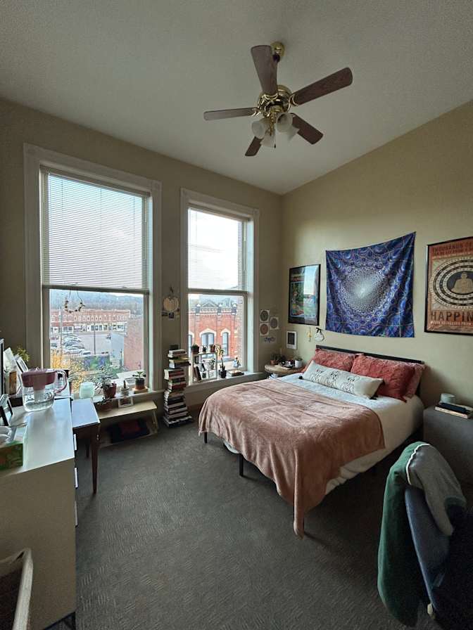 Iz Salvia's room