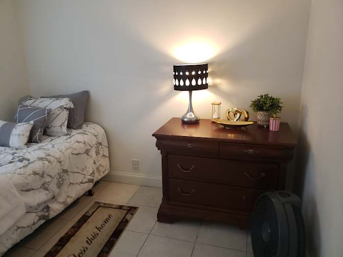 Mariel A Hernandez's room