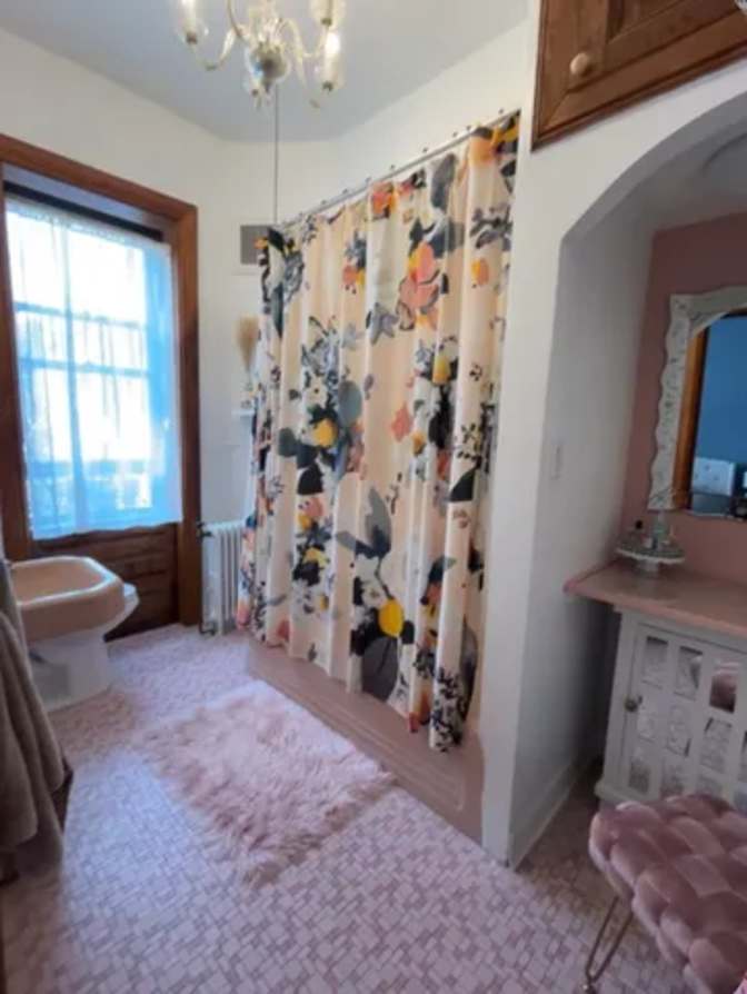 Gorgeous Private room available's room