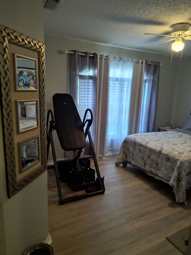 Tunde's room