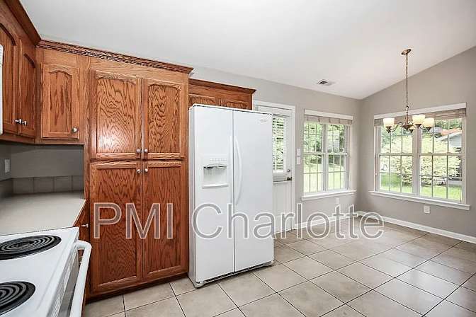 Alcove Rooms's room