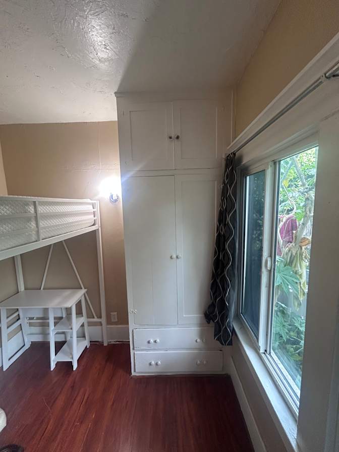 Lee's room