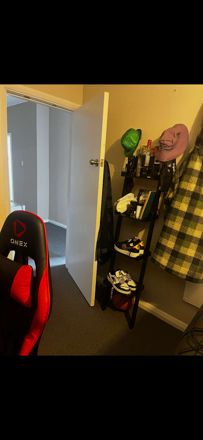 Isla's room