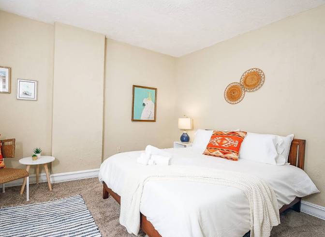 Leona's room