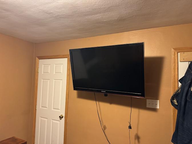 Tom's room