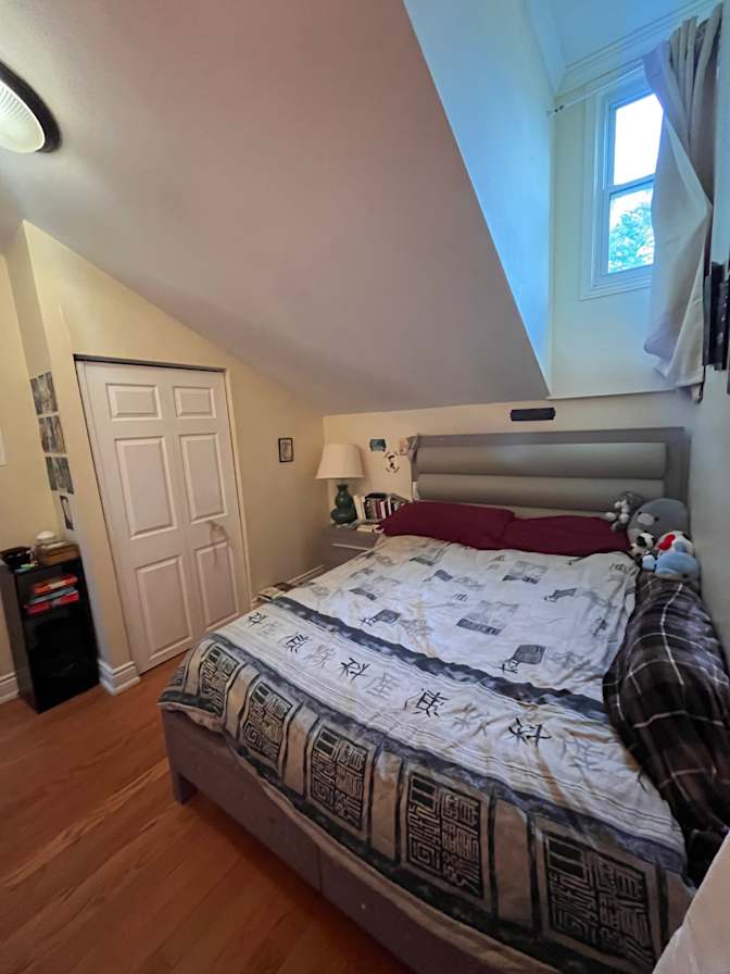des's room