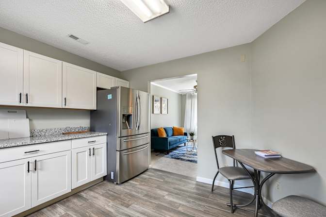 lifedoorrentals's room