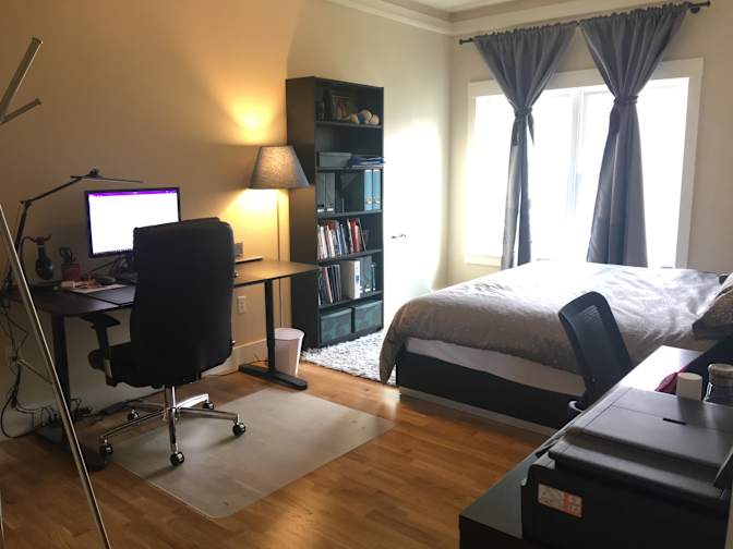 Qi's room