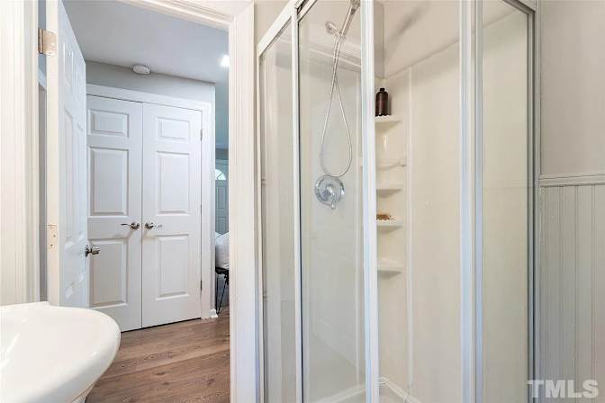 Alcove Rooms's room