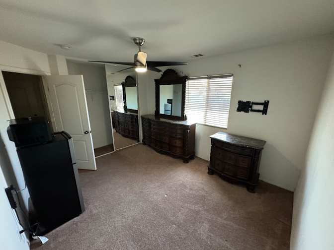 Tom & Vanesa's room