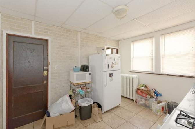 Yong's room
