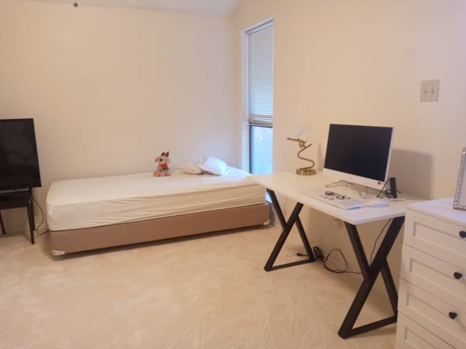 mindy Kang's room